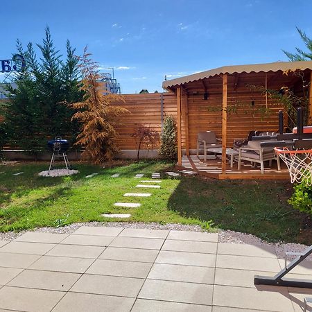 Sika Sunny Garden Apartment Arad Extérieur photo