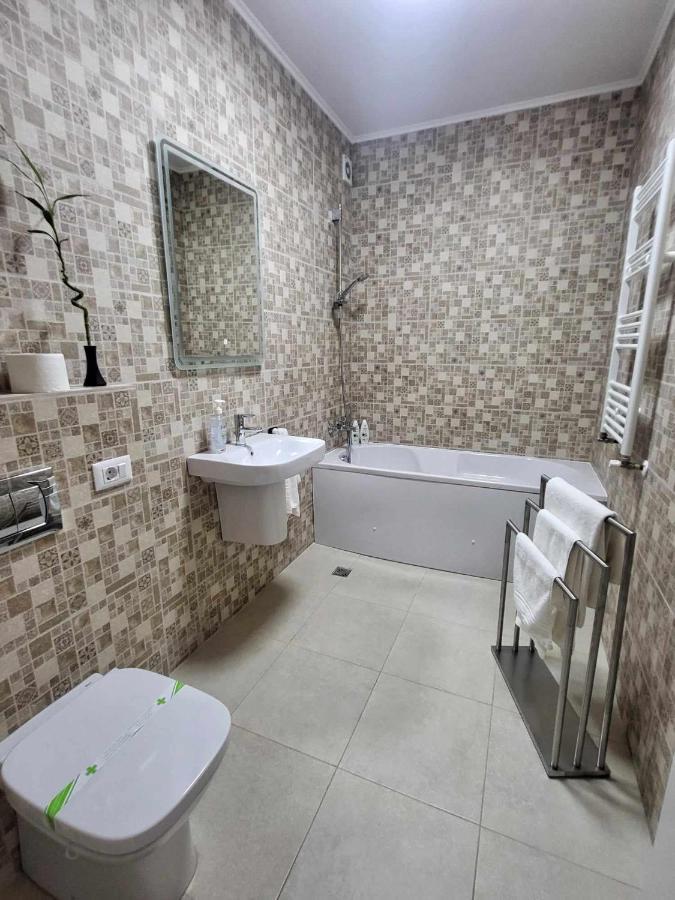 Sika Sunny Garden Apartment Arad Extérieur photo