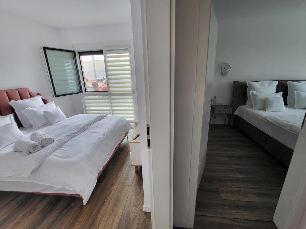 Sika Sunny Garden Apartment Arad Extérieur photo