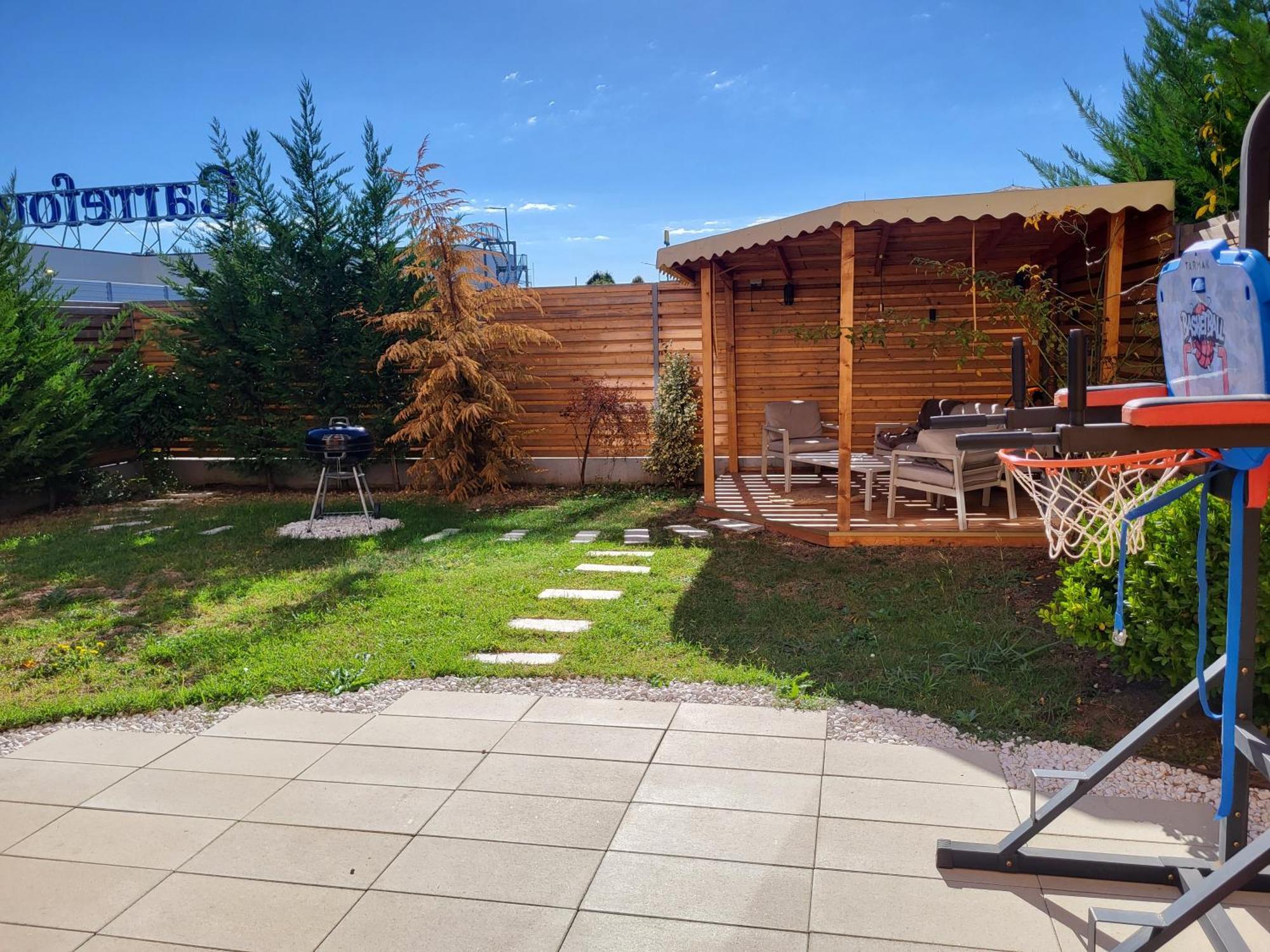 Sika Sunny Garden Apartment Arad Extérieur photo